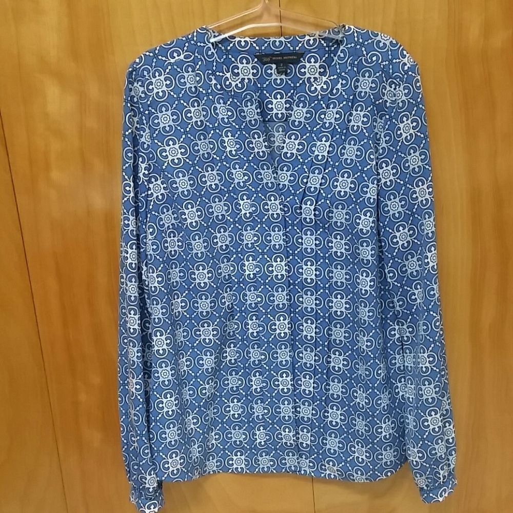 Brooks Brothers size 2 blouse excellent blue white